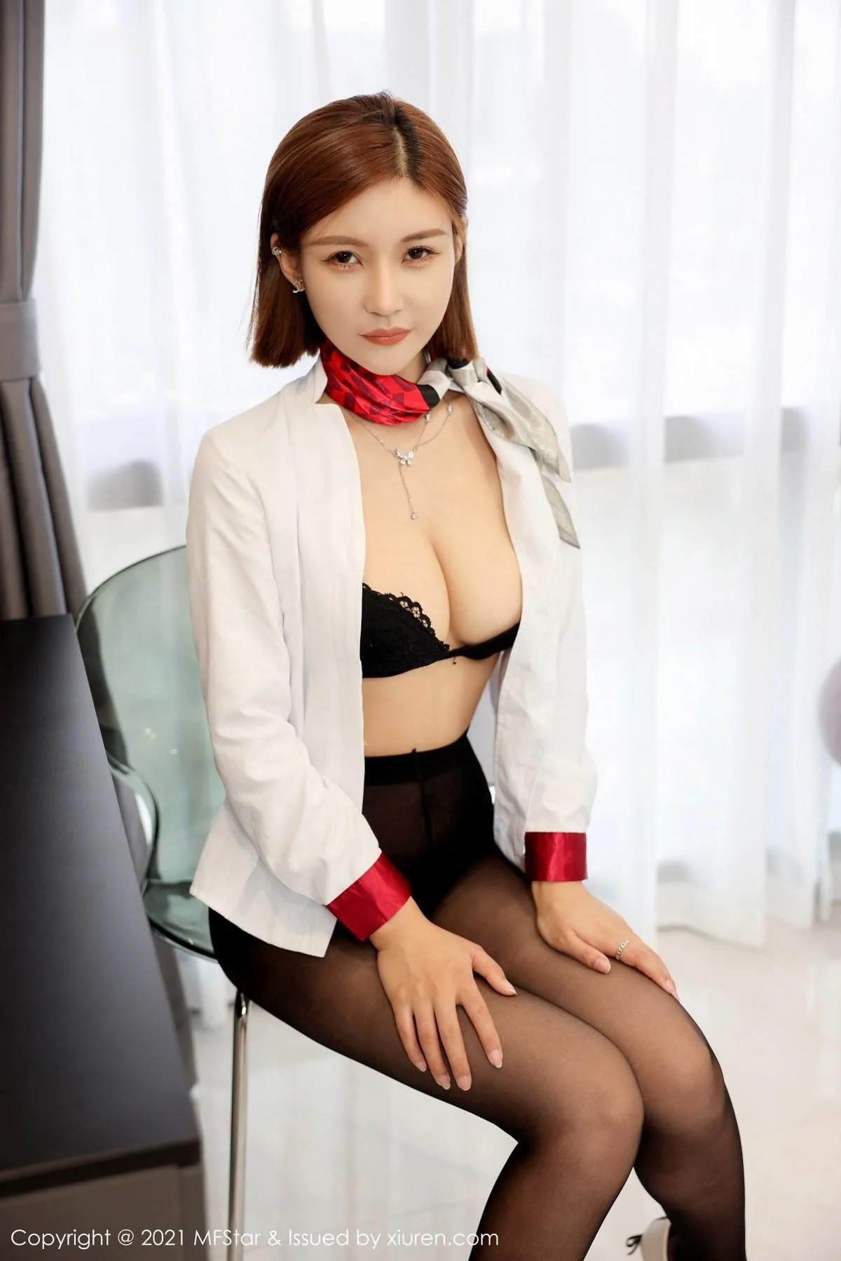 王蜜职场OL制服脱衬衣露性感内衣黑丝裤袜绝美写真 第 88 张