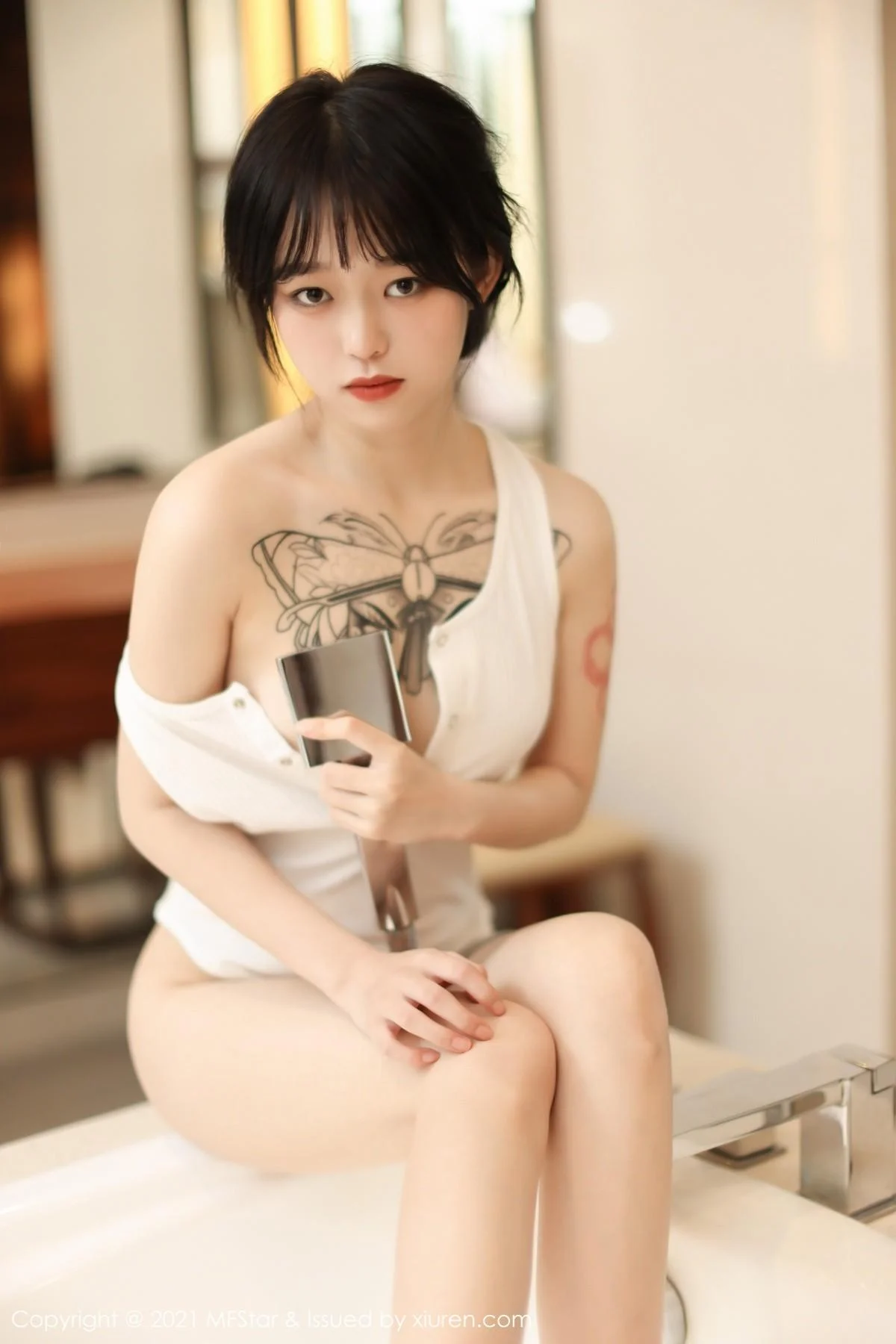 奶瓶子丽江旅拍私房浴缸白色高叉连体衣湿身绝美写真 第 57 张