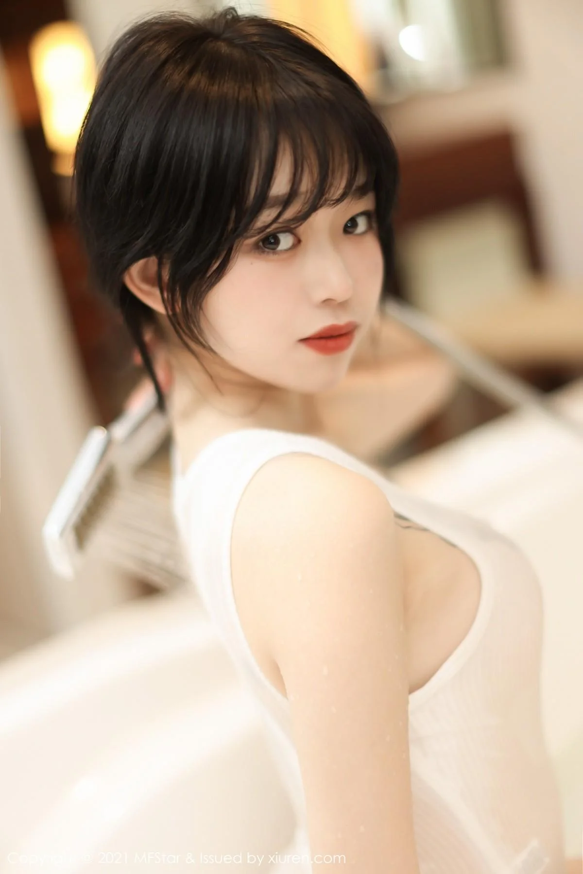 奶瓶子丽江旅拍私房浴缸白色高叉连体衣湿身绝美写真 第 80 张