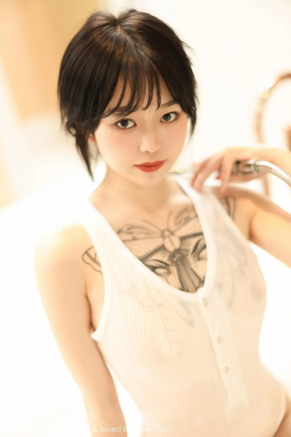 奶瓶子丽江旅拍私房浴缸白色高叉连体衣湿身绝美写真 第 82 张