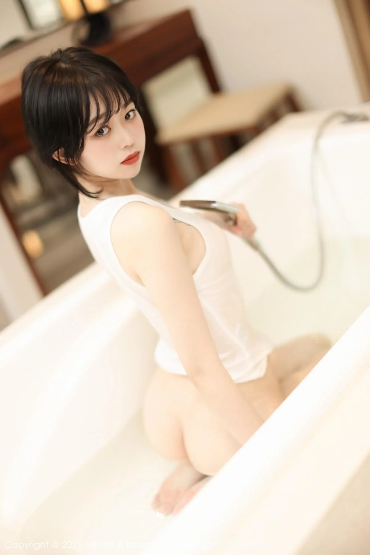 奶瓶子丽江旅拍私房浴缸白色高叉连体衣湿身绝美写真 第 83 张