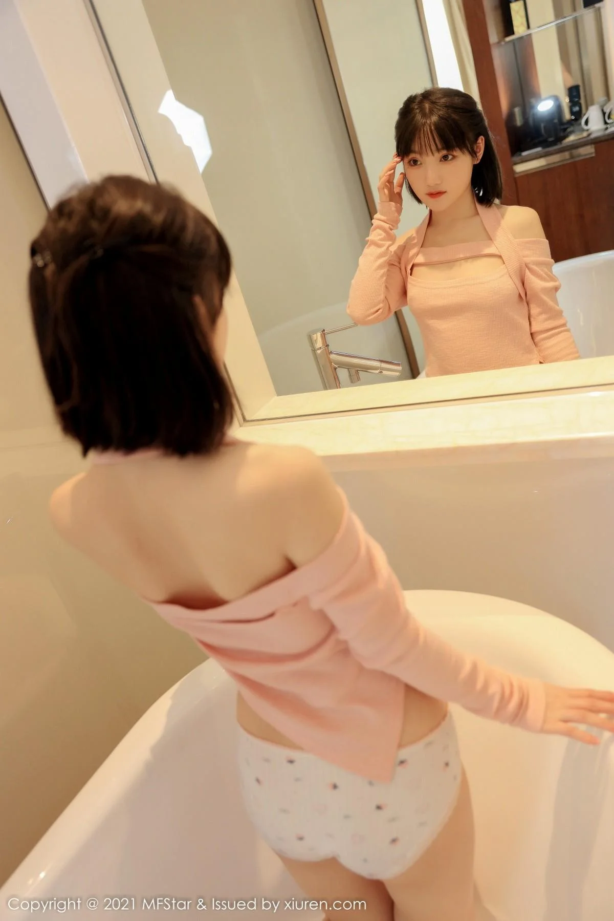 甜筒晓彤居家女友主题浴室性感粉色服饰配黑短裙绝美写真 第 49 张