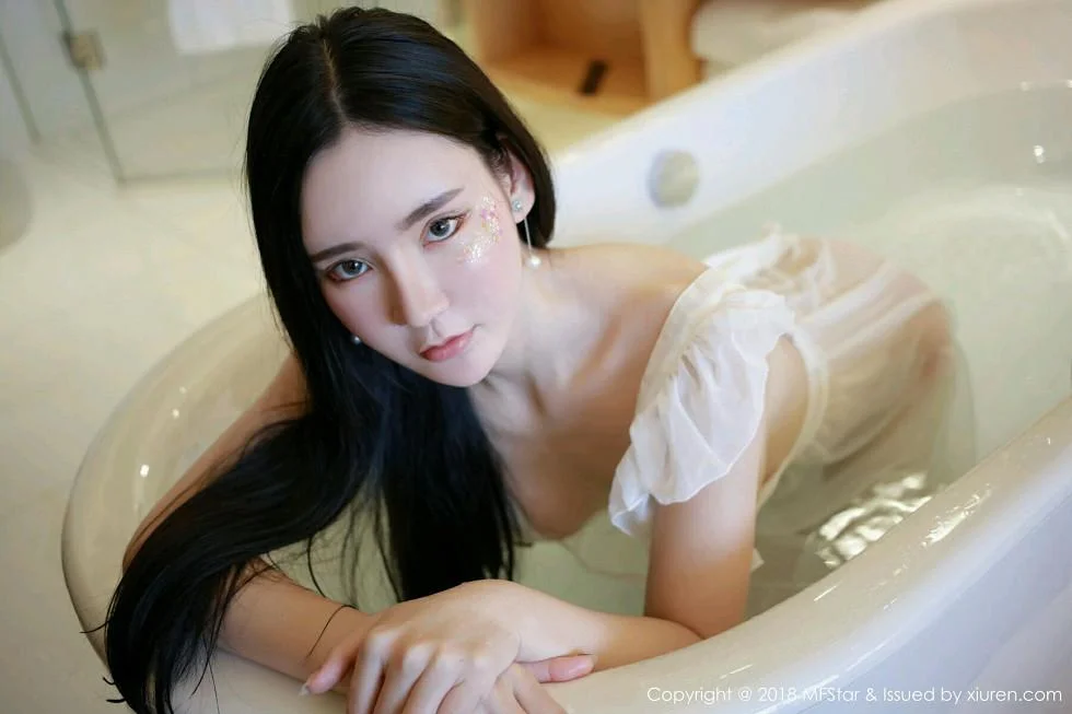 周于希私房情趣薄纱浴缸里湿身透视喷血绝美写真 第 14 张