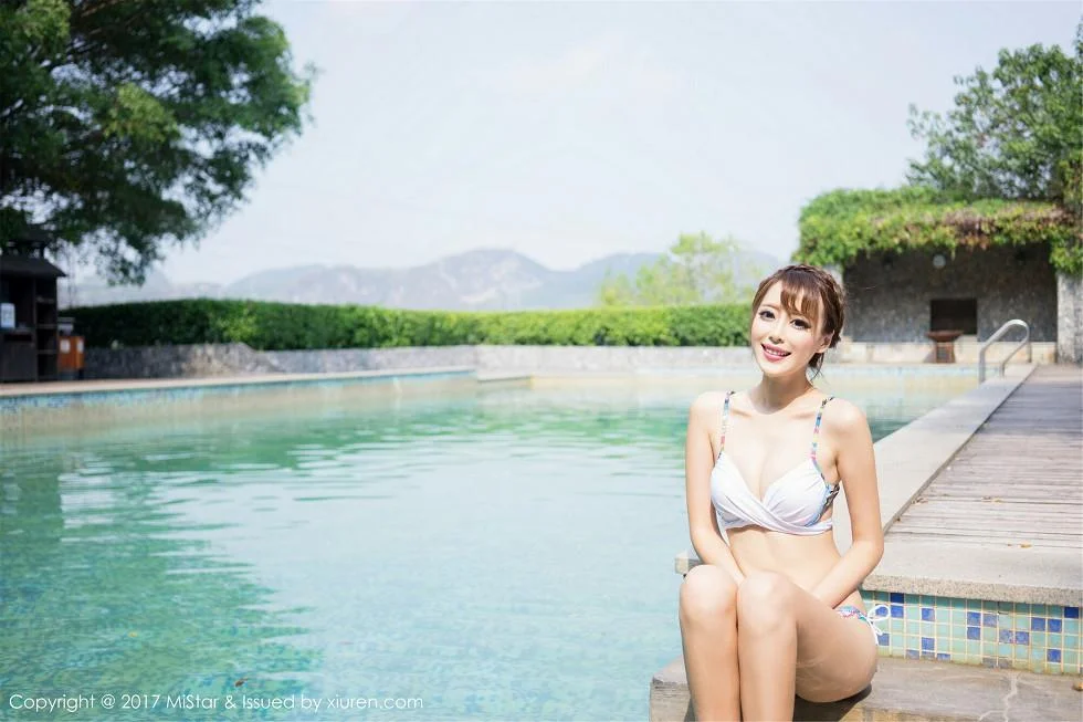 王曼妮好Q景区旅拍白色性感比基尼秀完美身材写真 第 37 张