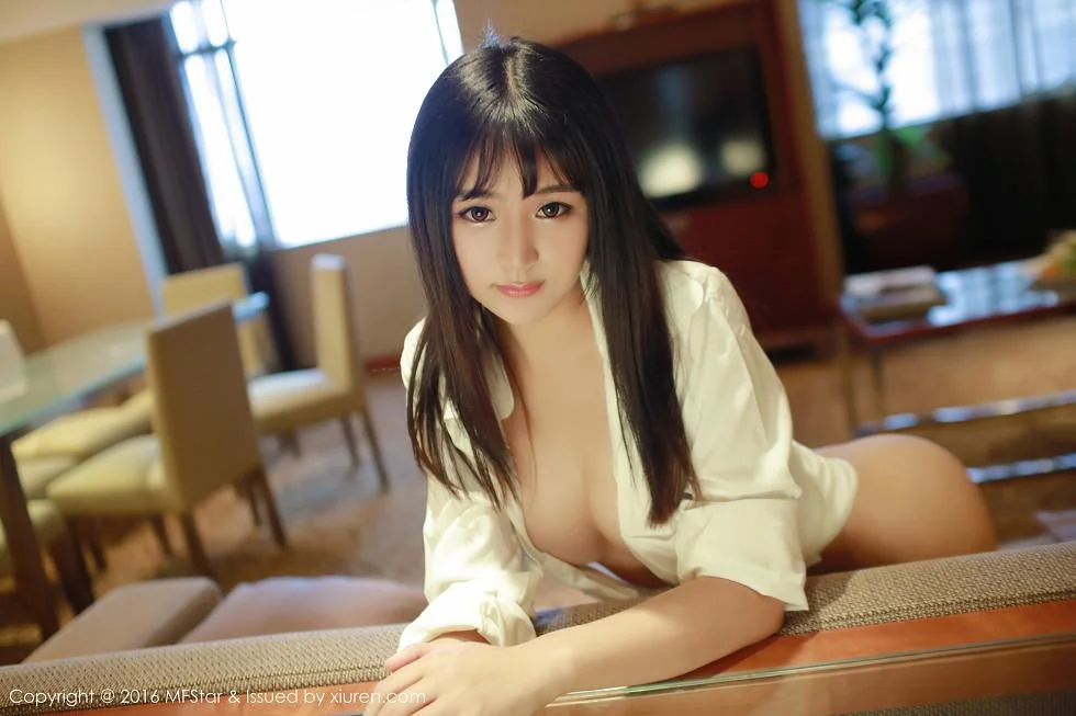 甜美女生思淇Sukiiii白嫩肌肤诱惑美乳前凸后翘写真 第 31 张