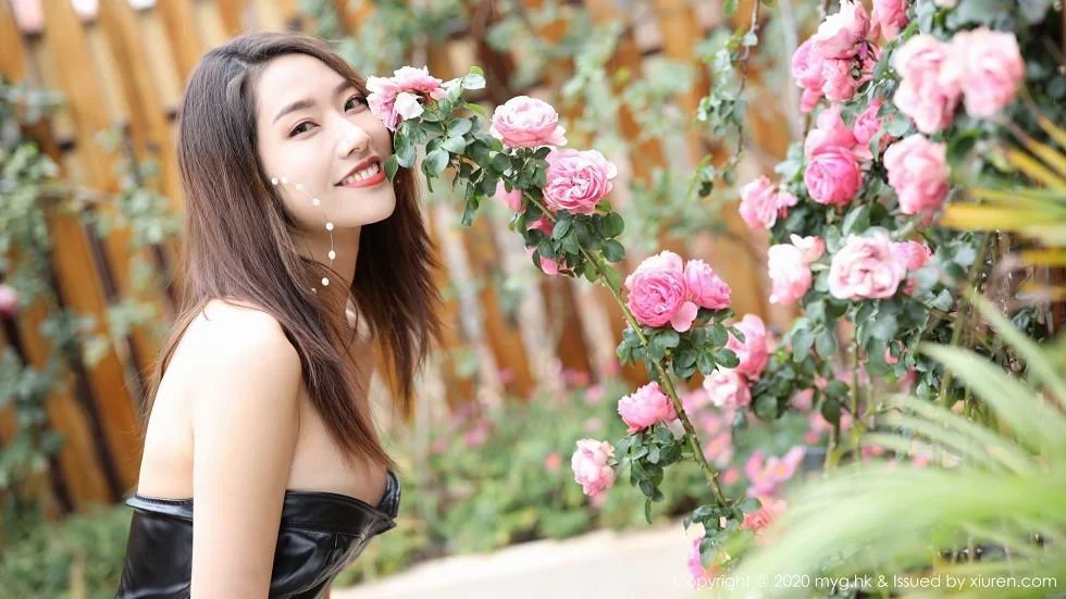 方子萱大理旅拍私房黑色皮质连身裙配黑丝极致魅惑写真 第 70 张
