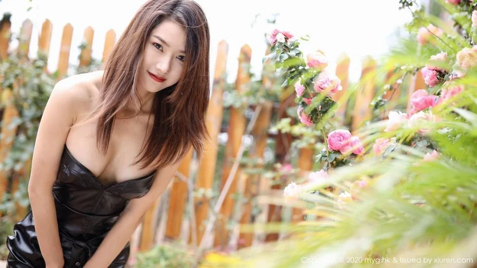 方子萱大理旅拍私房黑色皮质连身裙配黑丝极致魅惑写真 第 76 张