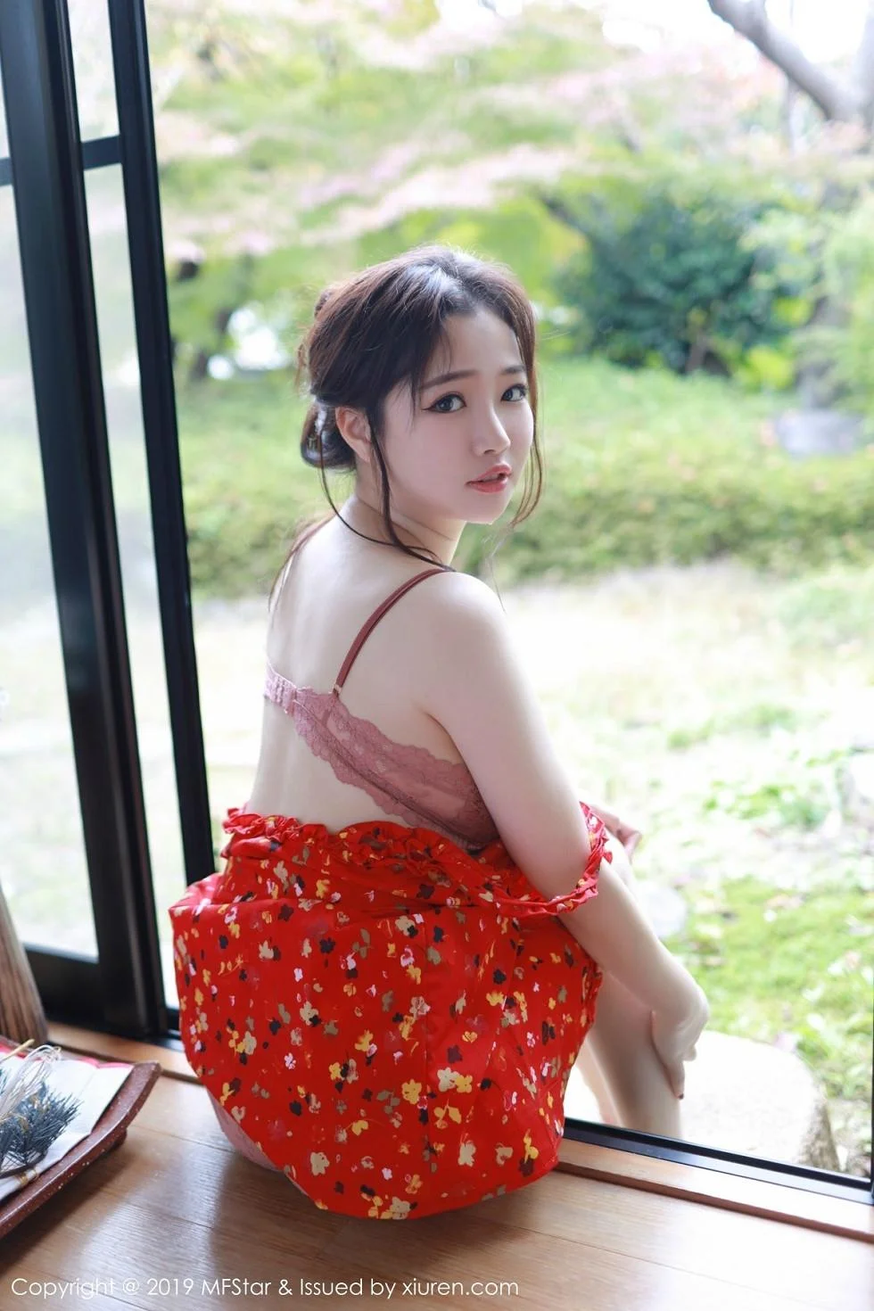 徐cake日本旅拍半脱露粉色蕾丝内衣秀豪乳绝美写真 第 25 张