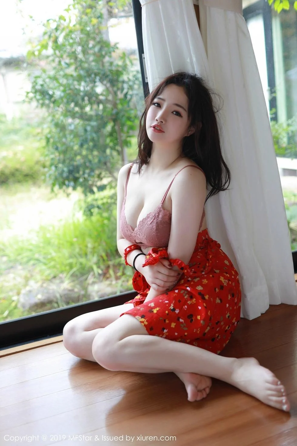 徐cake日本旅拍半脱露粉色蕾丝内衣秀豪乳绝美写真 第 44 张