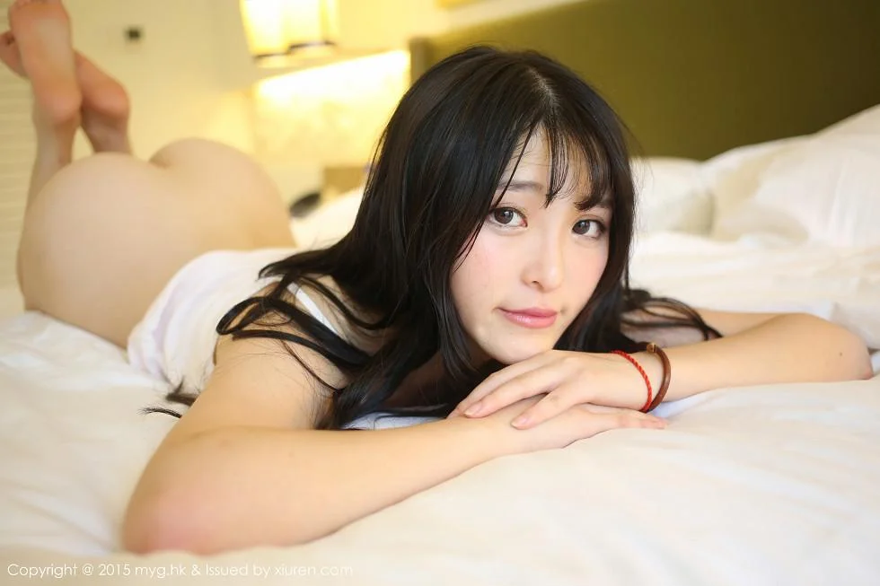 伊小七MoMo三亚旅拍半裸下身白嫩翘臀绝美写真 第 8 张