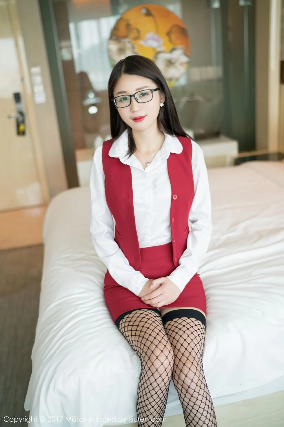 白沫职场OL小秘包臀短裙黑丝长腿性感迷人写真 第 1 张