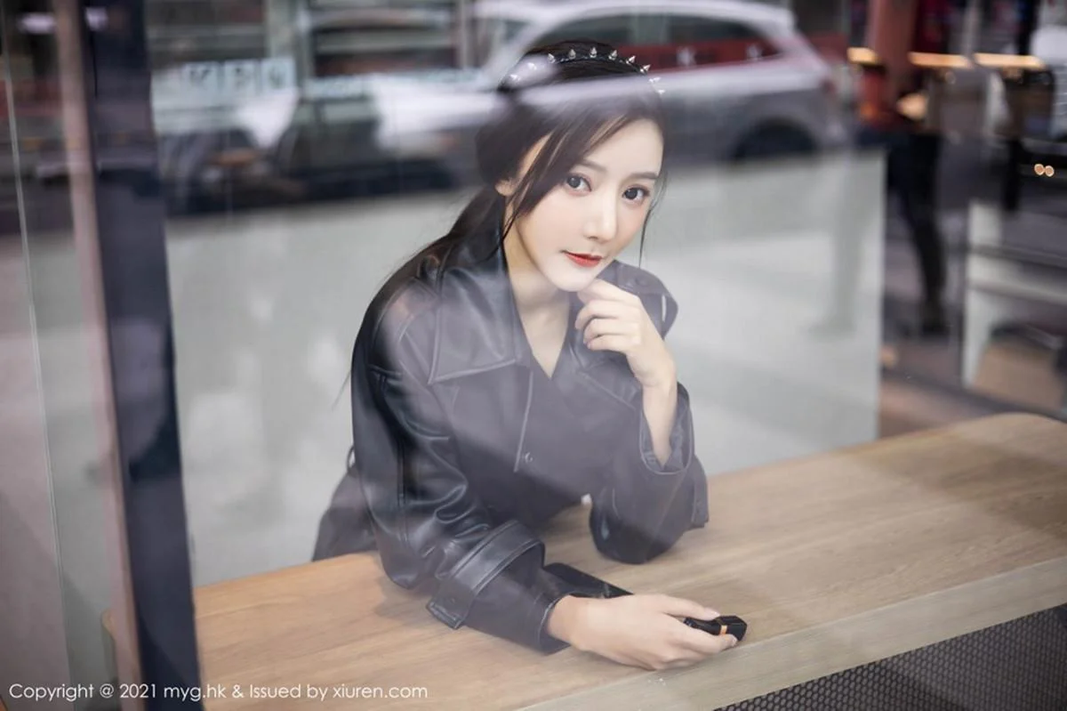 王馨瑶yanni飒爽皮衣半脱露情趣内衣蕾丝吊袜极致魅惑写真 第 21 张