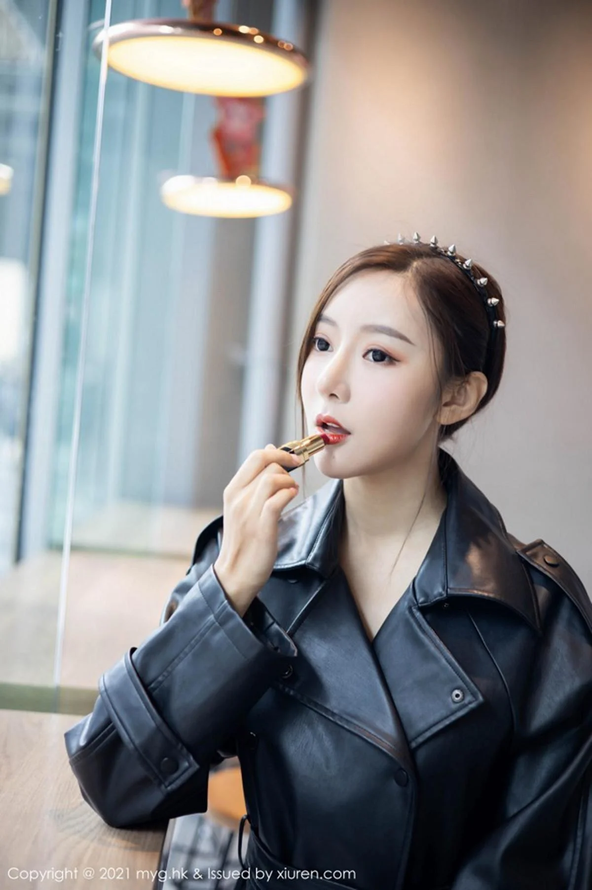 王馨瑶yanni飒爽皮衣半脱露情趣内衣蕾丝吊袜极致魅惑写真 第 7 张