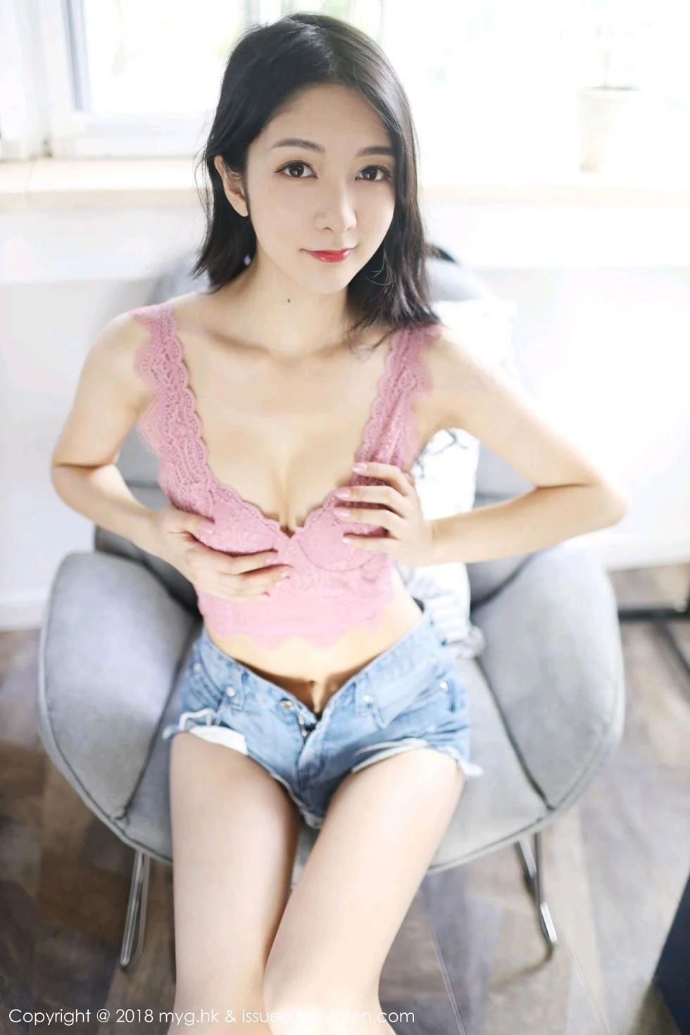 Angela小热巴粉红内衣配牛仔热裤秀完美身材性感写真 第 43 张