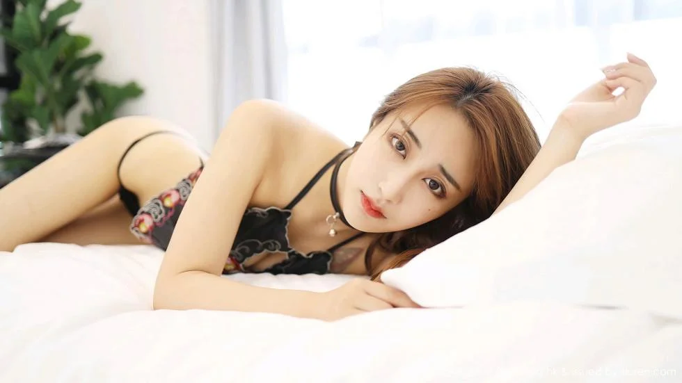 奈美nana私房古典韵味肚兜配情趣丁字裤惹火绝美写真 第 16 张