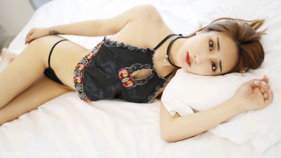 奈美nana私房古典韵味肚兜配情趣丁字裤惹火绝美写真 第 19 张