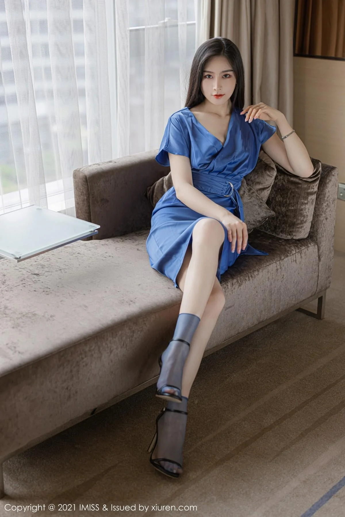 气质美女Vanessa私房脱华丽多姿礼裙露性感内衣迷人绝美写真 第 7 张