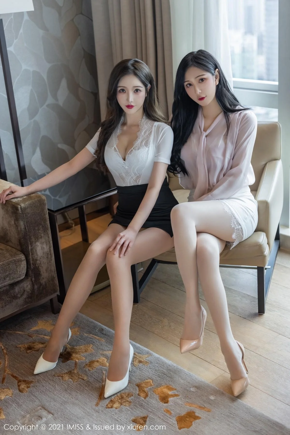 Lavinia肉＆LindaLinda半脱露性感内衣朦胧丝足绝美写真 第 12 张
