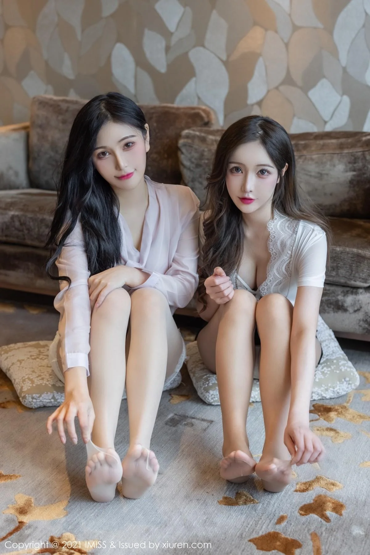 Lavinia肉＆LindaLinda半脱露性感内衣朦胧丝足绝美写真 第 52 张