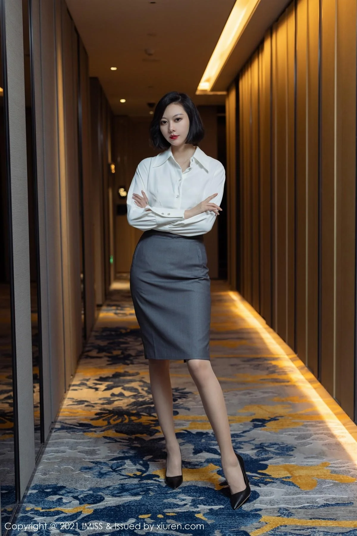 气质美女艺轩私房浴室半脱露洁白衬衫配蕾丝内衣完美绝美写真 第 10 张
