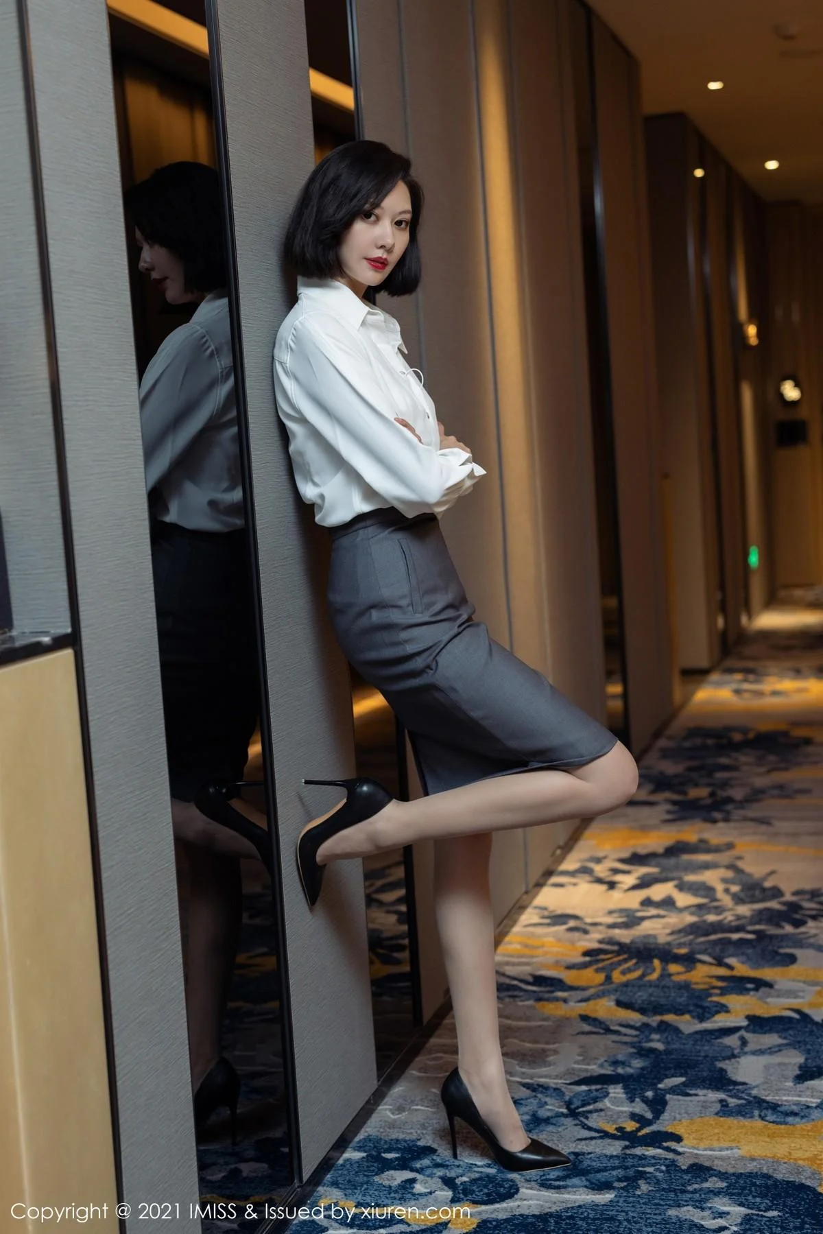 气质美女艺轩私房浴室半脱露洁白衬衫配蕾丝内衣完美绝美写真 第 11 张