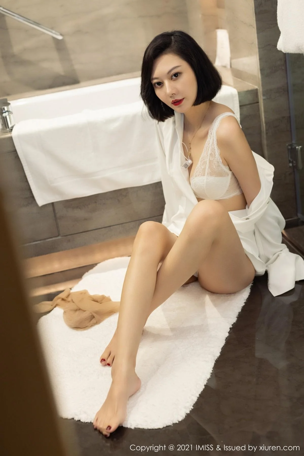 气质美女艺轩私房浴室半脱露洁白衬衫配蕾丝内衣完美绝美写真 第 138 张