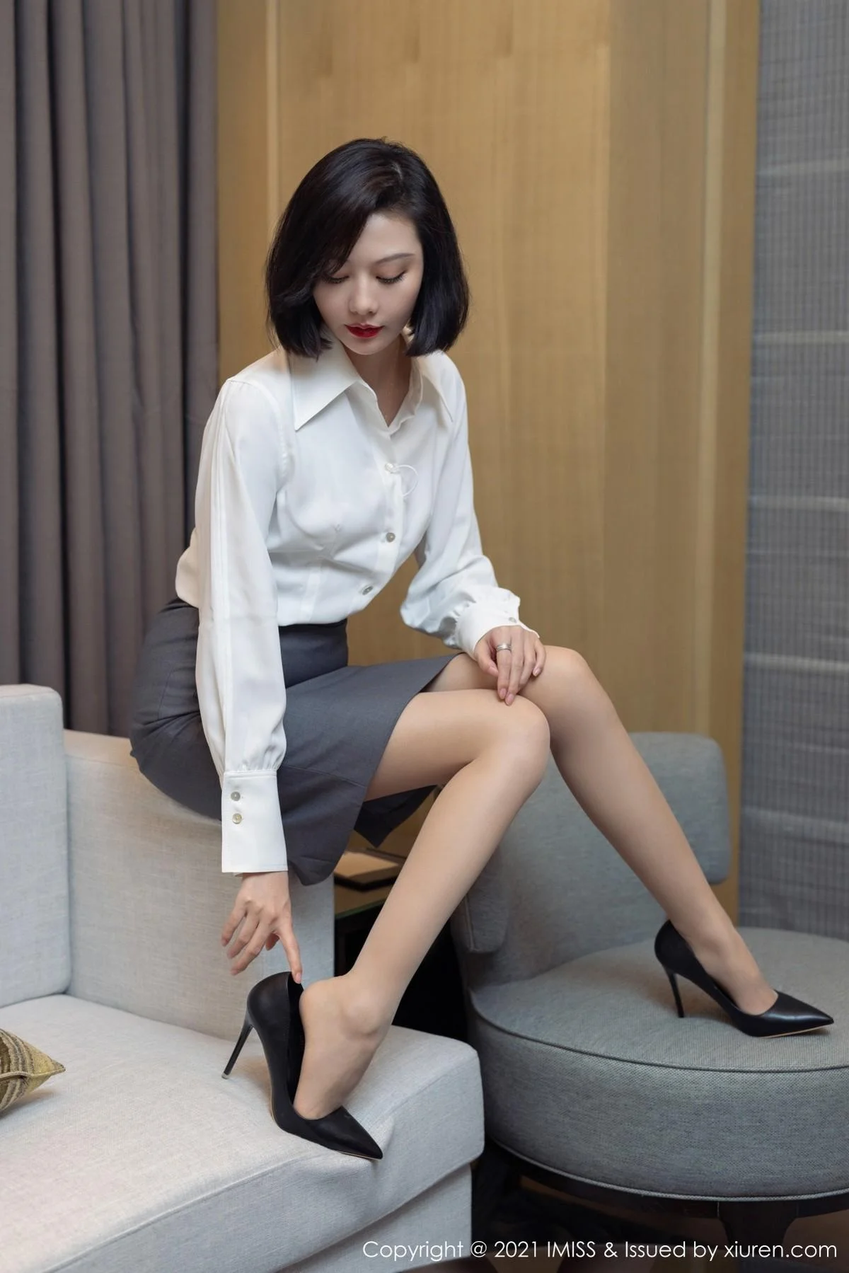 气质美女艺轩私房浴室半脱露洁白衬衫配蕾丝内衣完美绝美写真 第 35 张