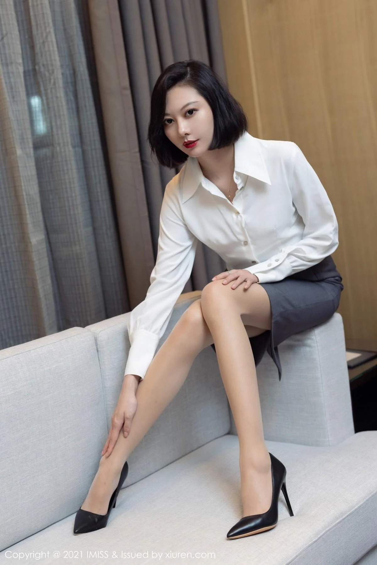 气质美女艺轩私房浴室半脱露洁白衬衫配蕾丝内衣完美绝美写真 第 40 张