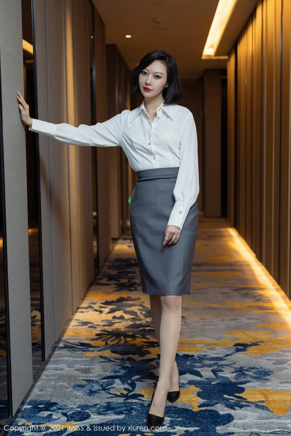 气质美女艺轩私房浴室半脱露洁白衬衫配蕾丝内衣完美绝美写真 第 6 张