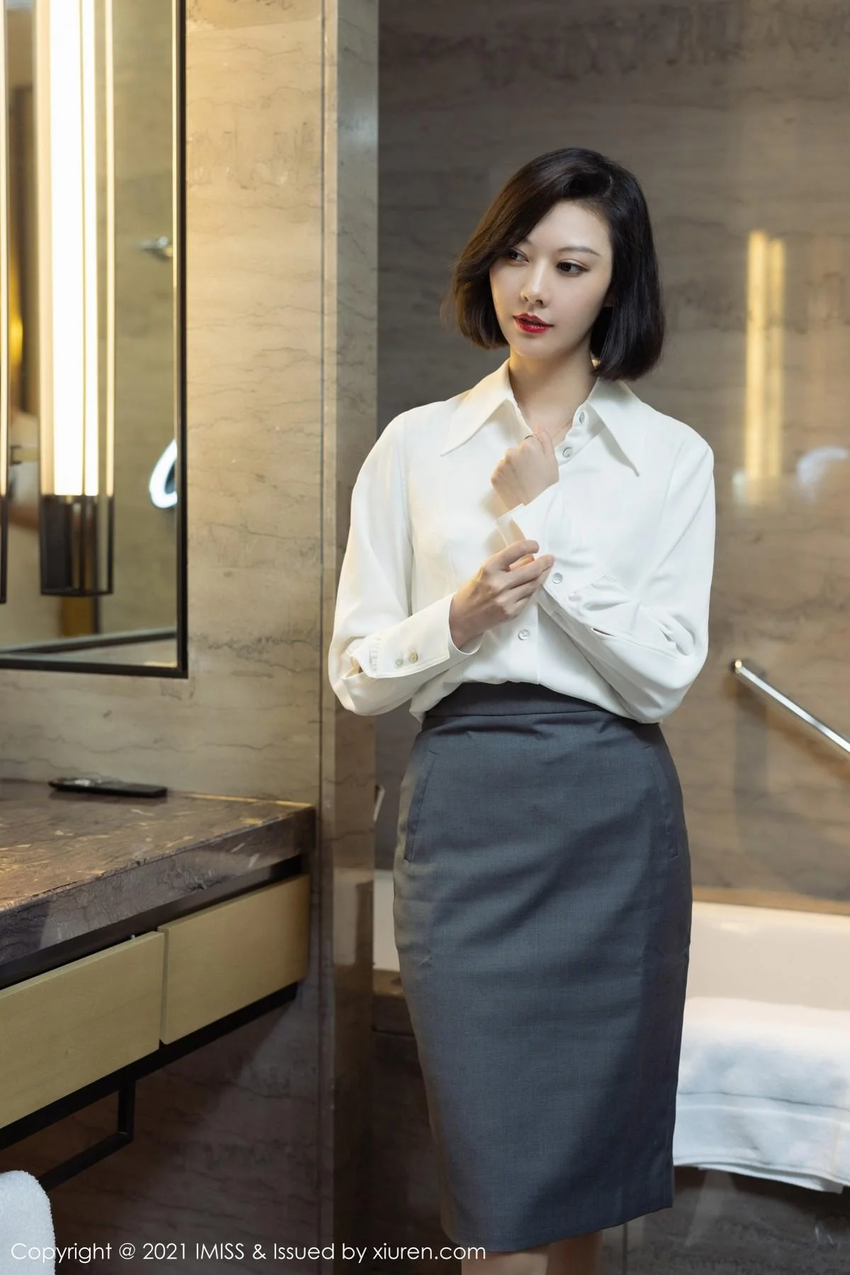 气质美女艺轩私房浴室半脱露洁白衬衫配蕾丝内衣完美绝美写真 第 64 张