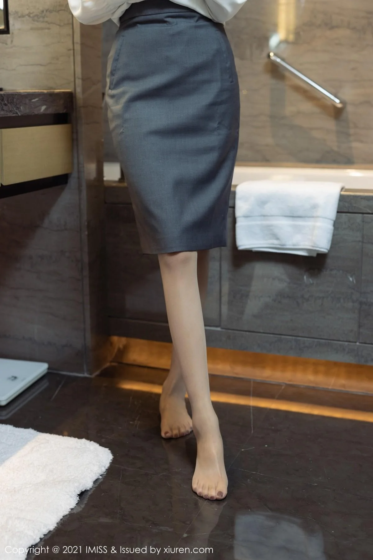 气质美女艺轩私房浴室半脱露洁白衬衫配蕾丝内衣完美绝美写真 第 66 张