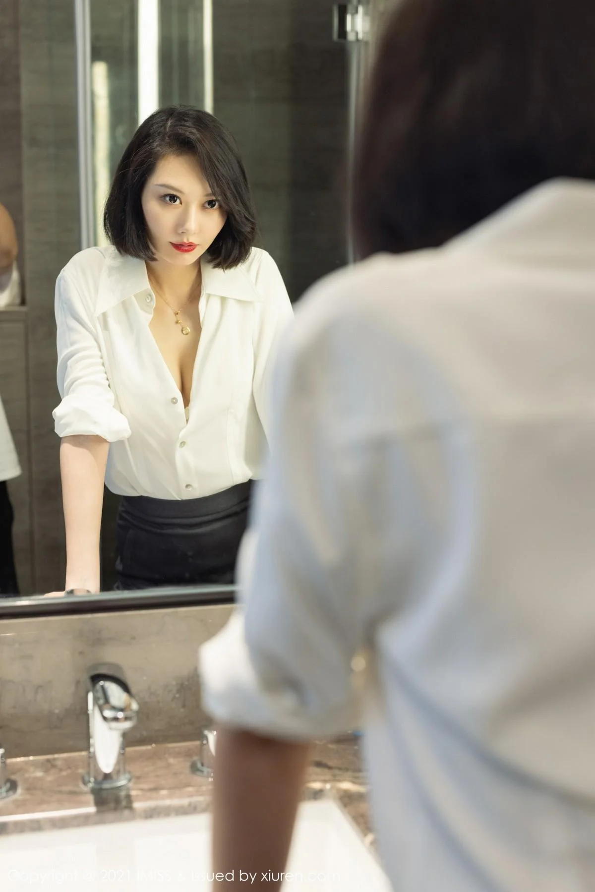 气质美女艺轩私房浴室半脱露洁白衬衫配蕾丝内衣完美绝美写真 第 77 张