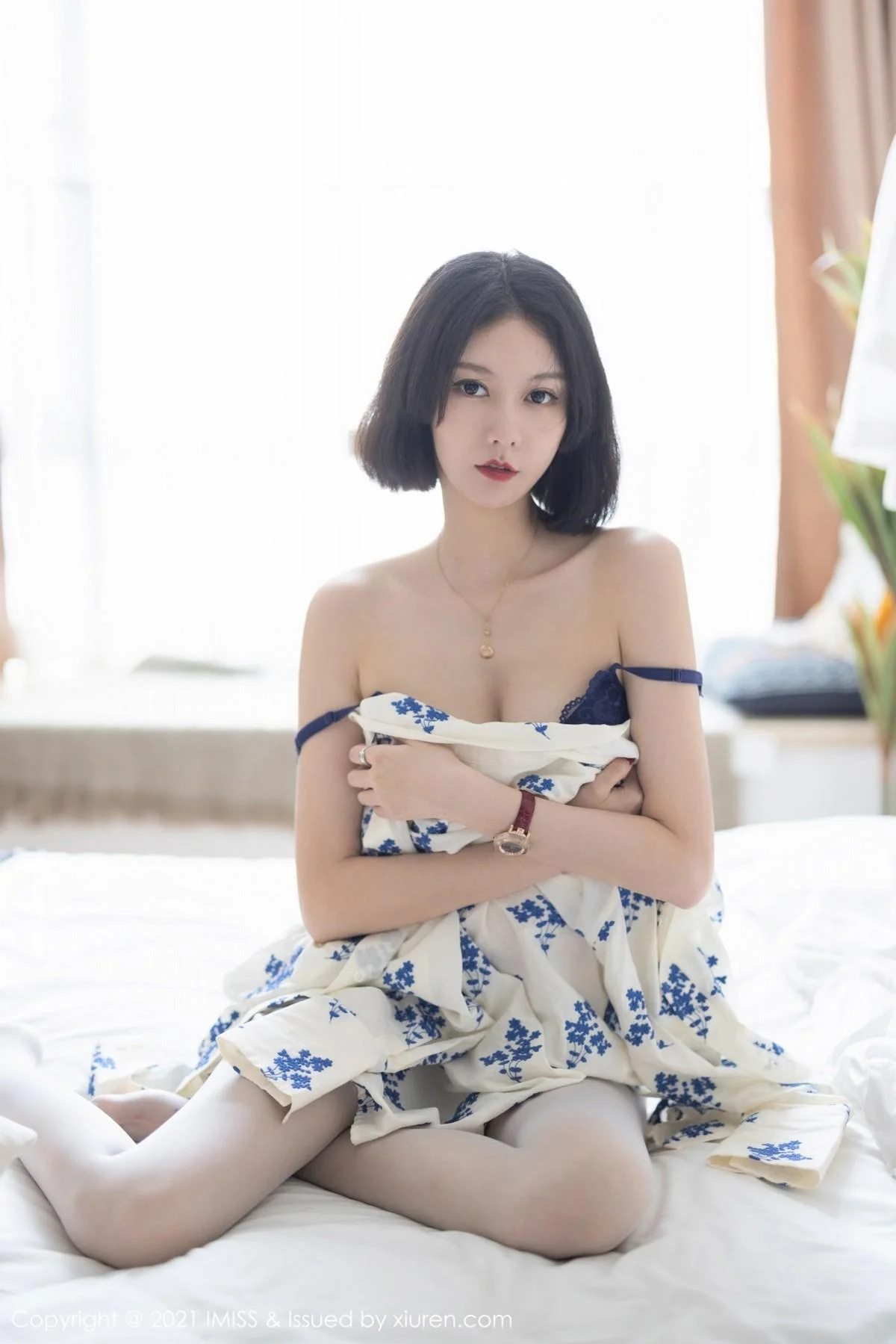 气质美女艺轩私房床上性感黑色内衣配肉丝裤袜撩人绝美写真 第 126 张