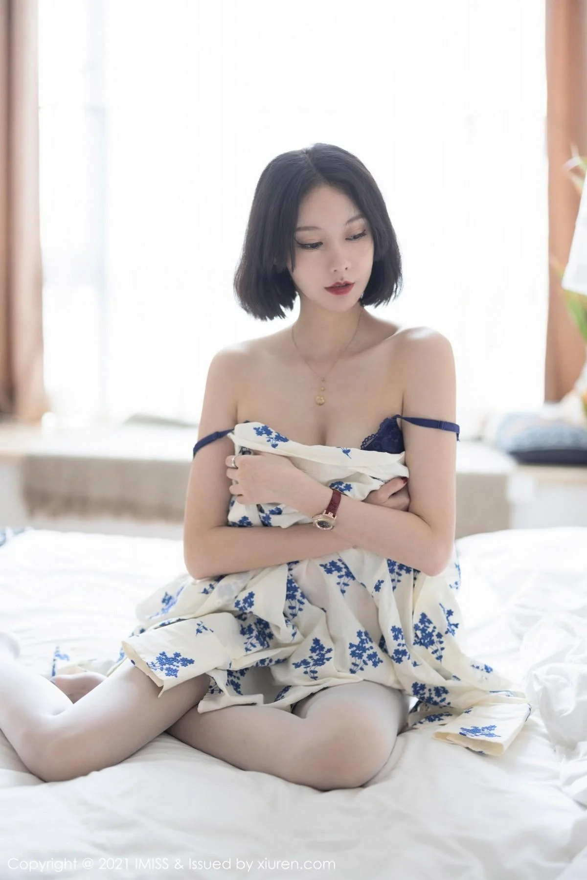 气质美女艺轩私房床上性感黑色内衣配肉丝裤袜撩人绝美写真 第 127 张