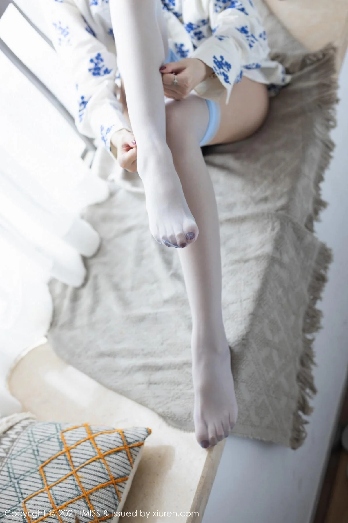 气质美女艺轩私房床上性感黑色内衣配肉丝裤袜撩人绝美写真 第 39 张