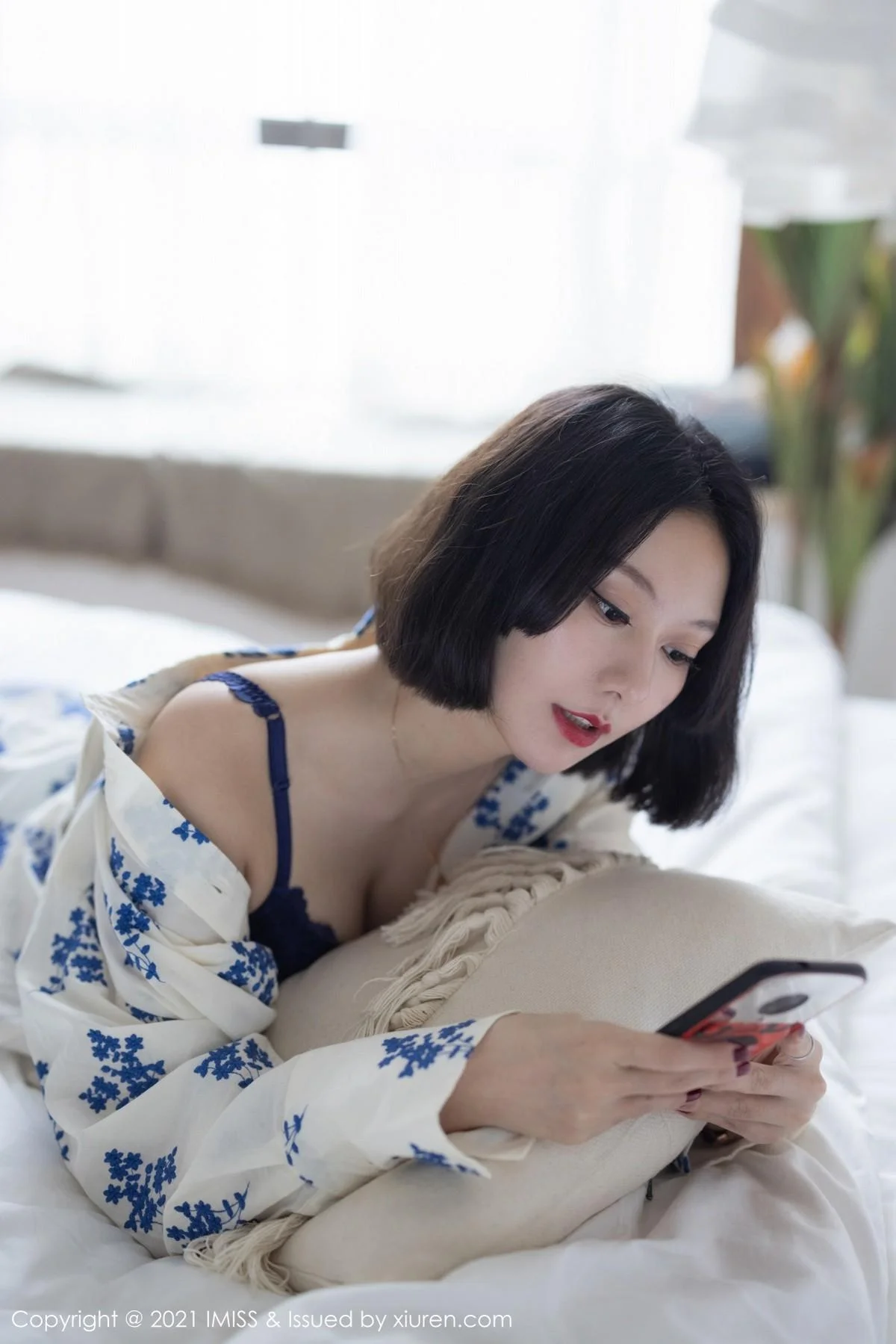 气质美女艺轩私房床上性感黑色内衣配肉丝裤袜撩人绝美写真 第 80 张