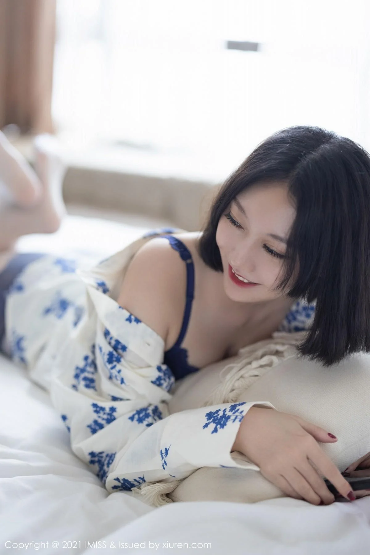 气质美女艺轩私房床上性感黑色内衣配肉丝裤袜撩人绝美写真 第 84 张