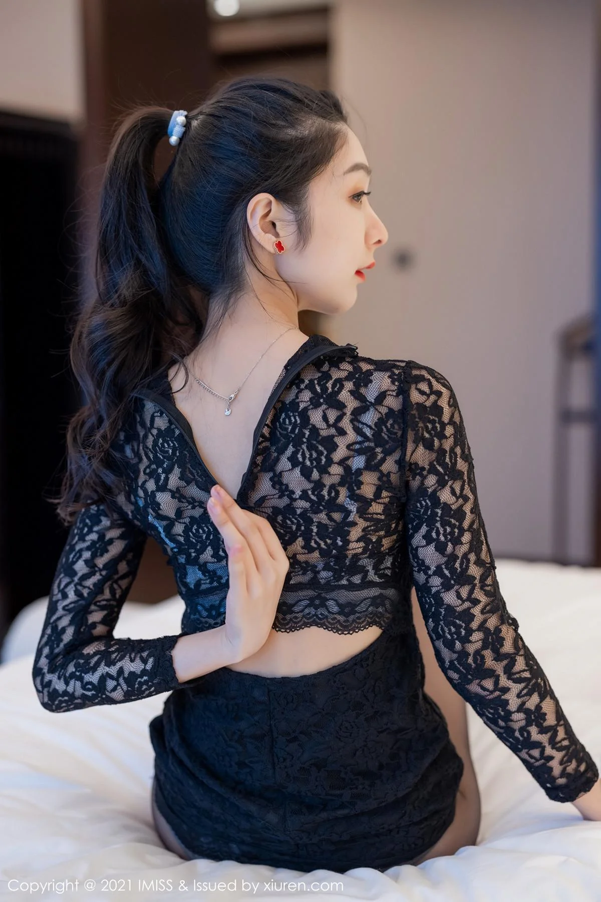 小热巴私房床上半脱露性感内衣黑丝裤袜撩人绝美写真 第 37 张