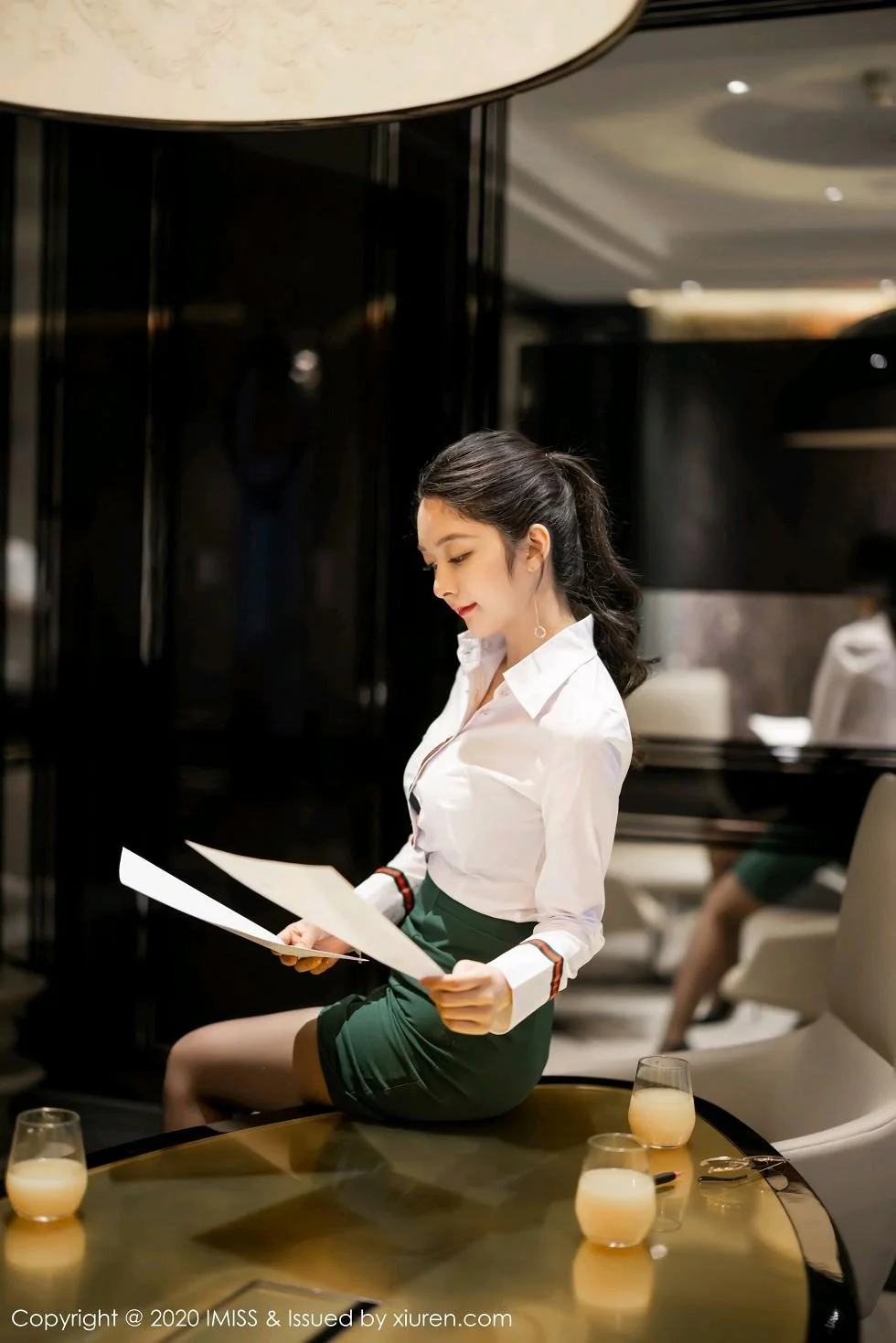 Angela小热巴都市风格职业OL主题半脱内衣露豪乳绝美写真 第 36 张