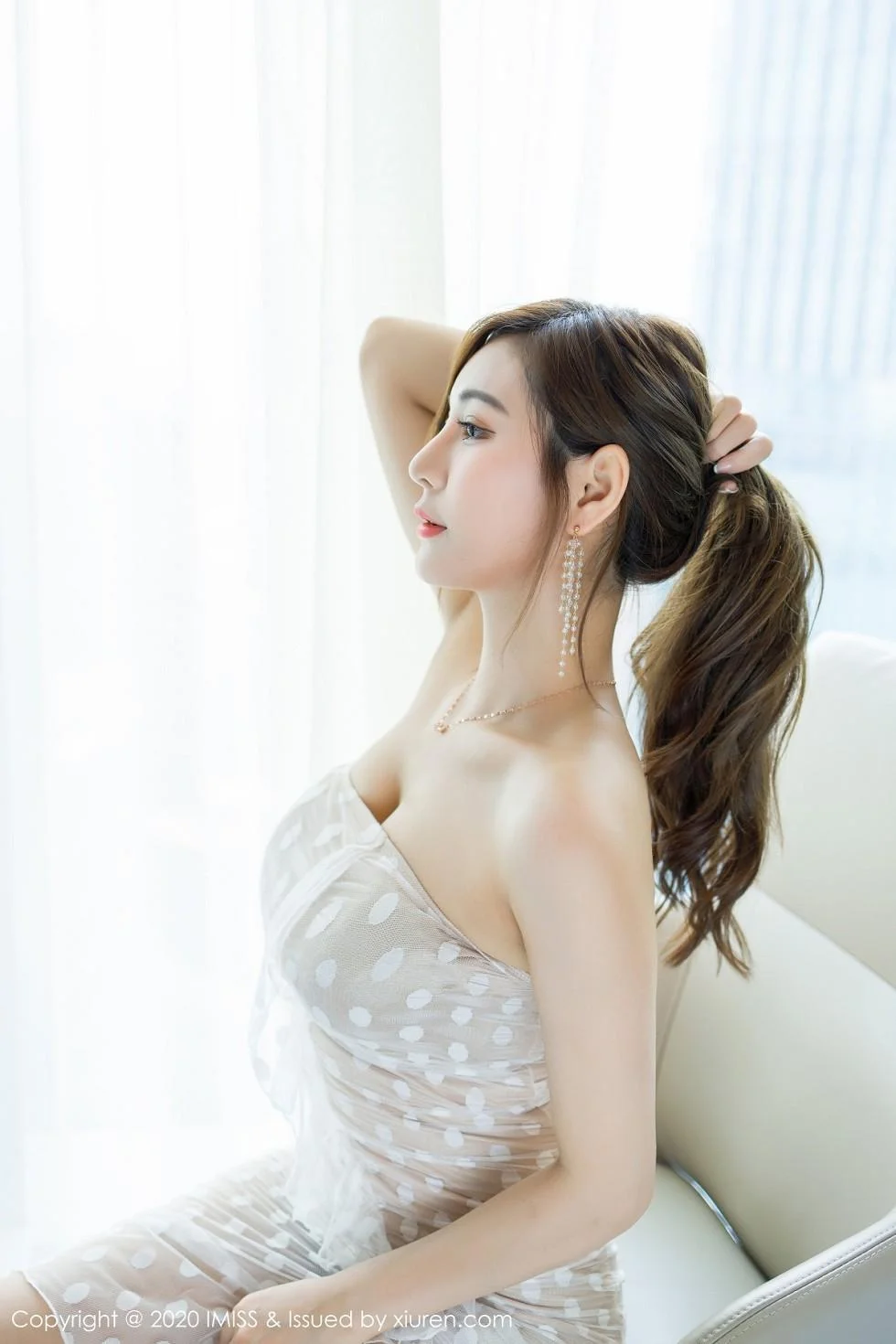 Lavinia肉私房脱低胸吊裙露性感内衣秀完美身材绝美写真 第 39 张