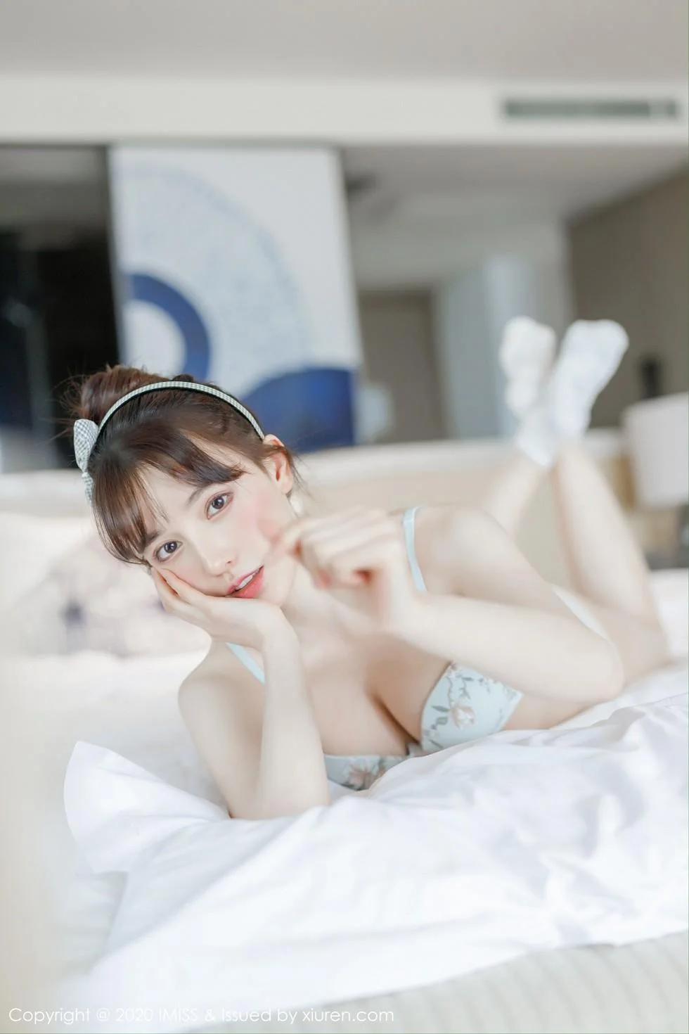 Lynn刘奕宁私房床上性感衬衣半脱秀完美身材绝美写真 第 28 张