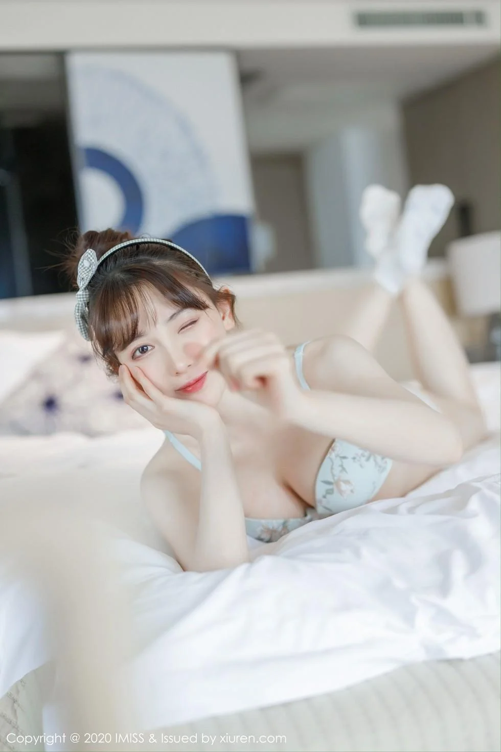 Lynn刘奕宁私房床上性感衬衣半脱秀完美身材绝美写真 第 29 张