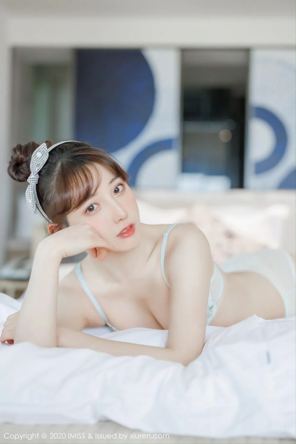 Lynn刘奕宁私房床上性感衬衣半脱秀完美身材绝美写真 第 47 张