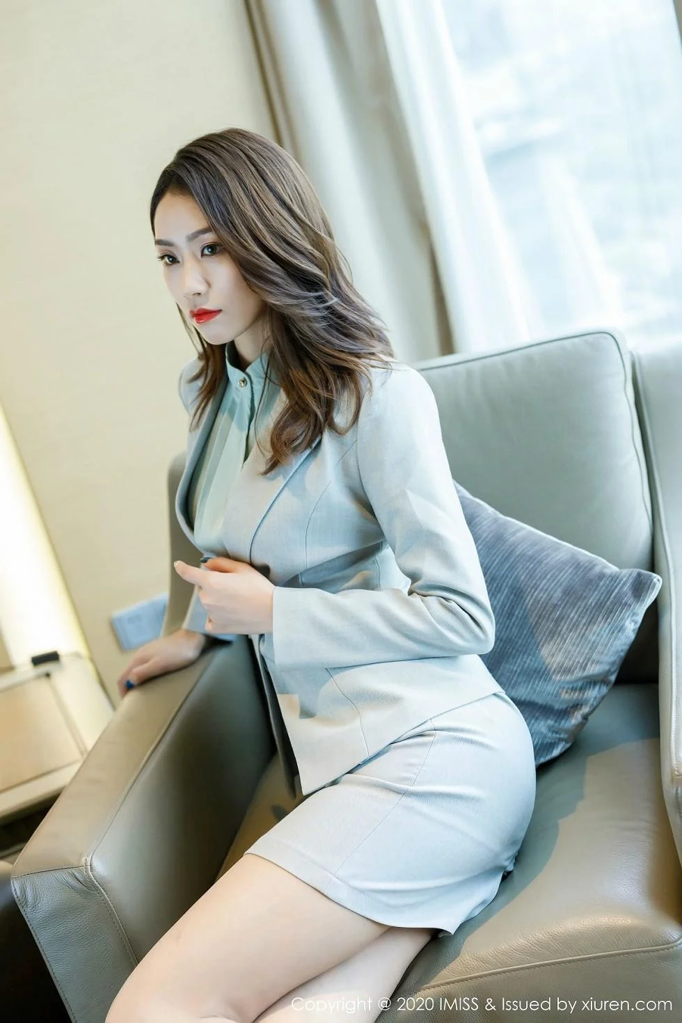方子萱私房职业秘书装半脱露蕾丝内衣诱人写真 第 30 张