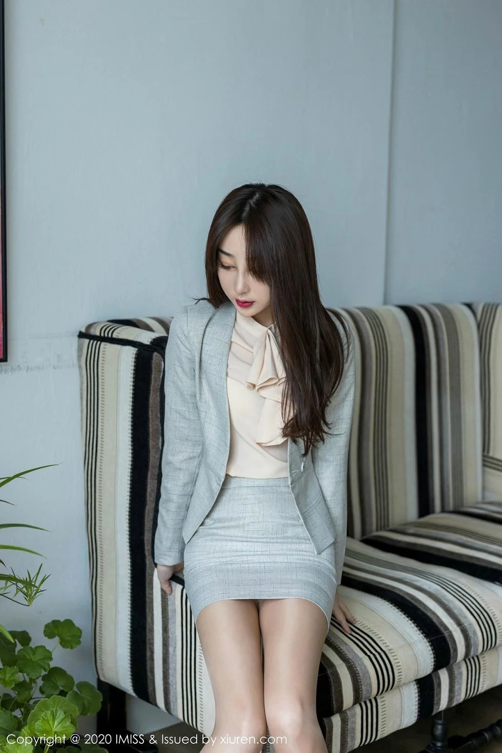 九月生短裙职业装丝足美腿系列白色蕾丝内衣完美绝美写真 第 2 张