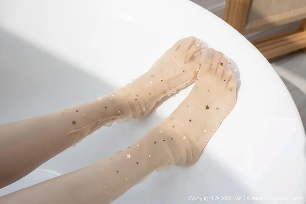 许诺Sabrina私房性感连身裙配超薄黑丝撩人绝美写真 第 42 张