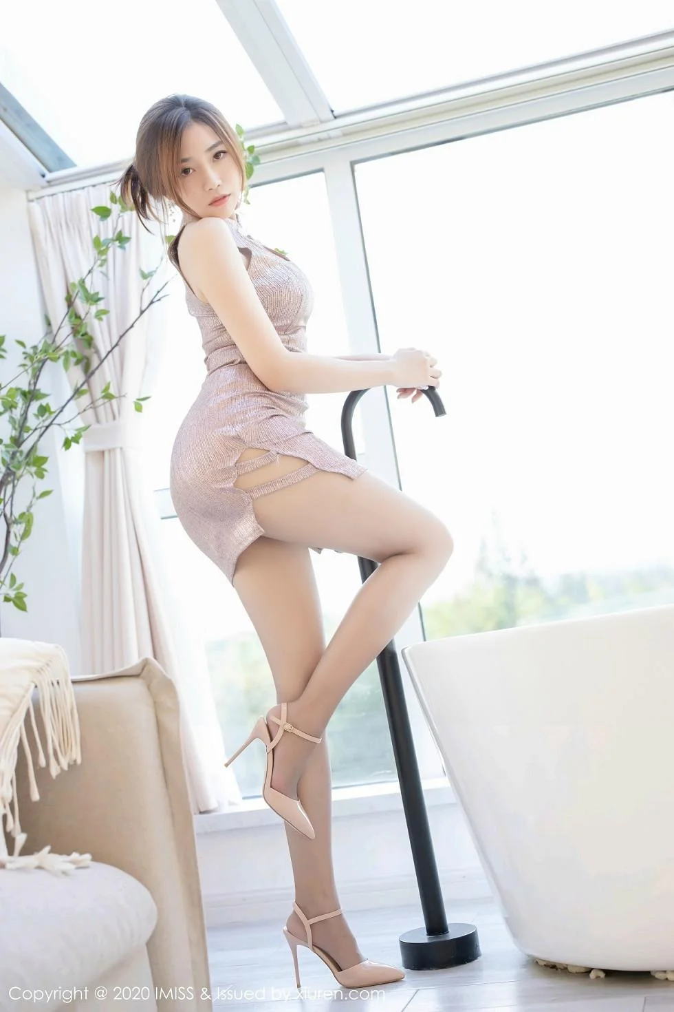许诺Sabrina私房性感连身裙配超薄黑丝撩人绝美写真 第 99 张