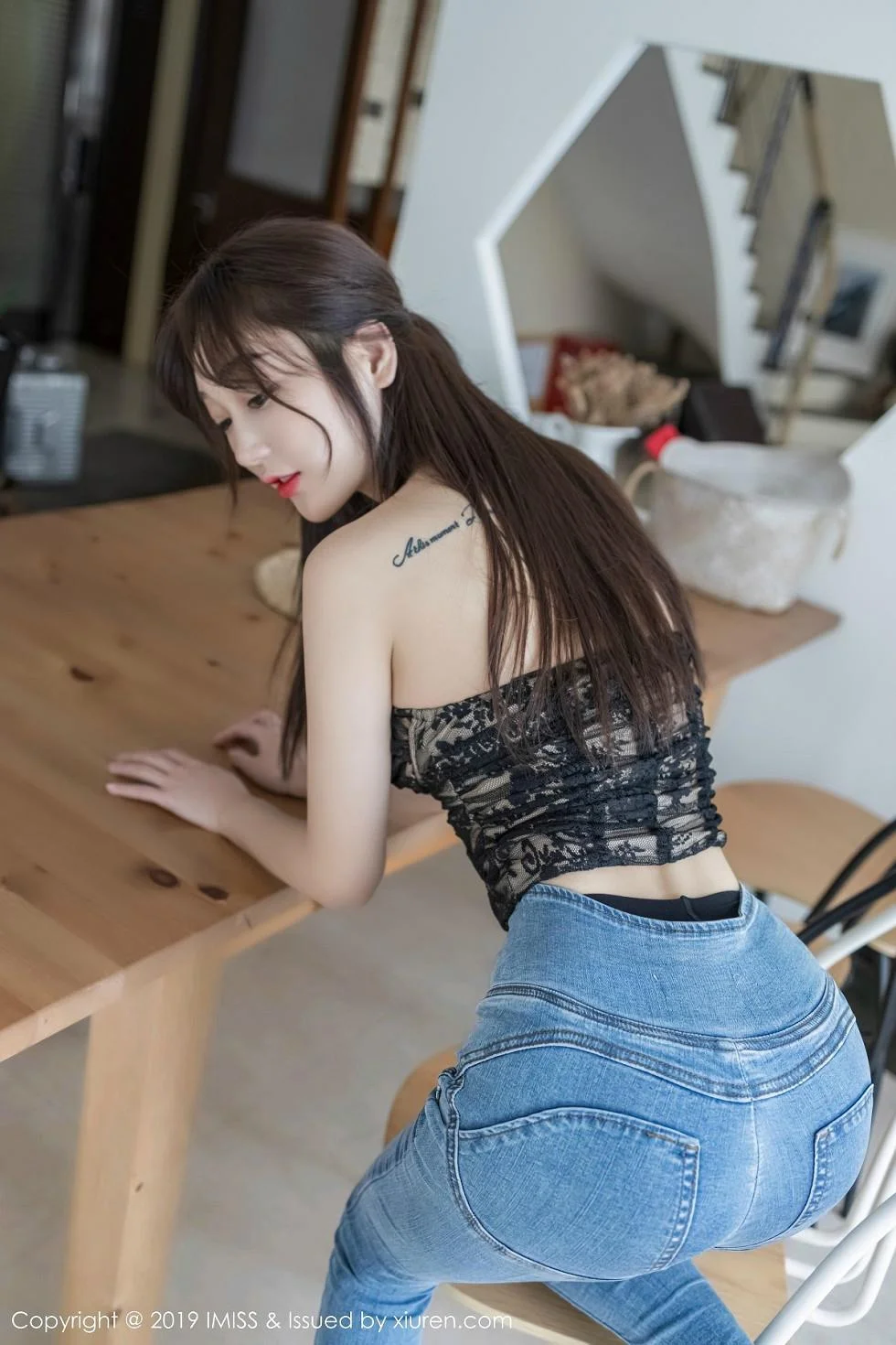 妹子小九月私房脱牛仔裤秀无内黑丝裤袜极致绝美写真 第 17 张