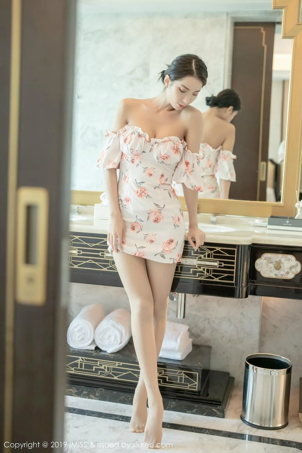 气质Carry花色连身裙配朦胧肉丝露性感粉色内衣绝美写真 第 65 张