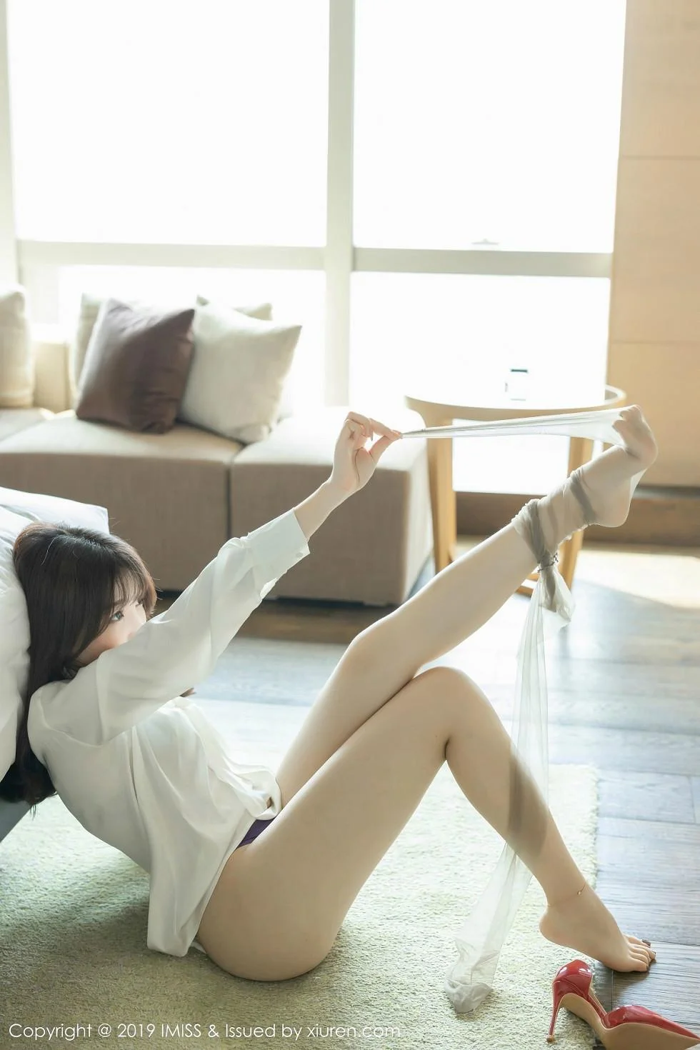 芝芝Booty私房秘书制服真空半脱肉丝袜撩人绝美写真 第 121 张